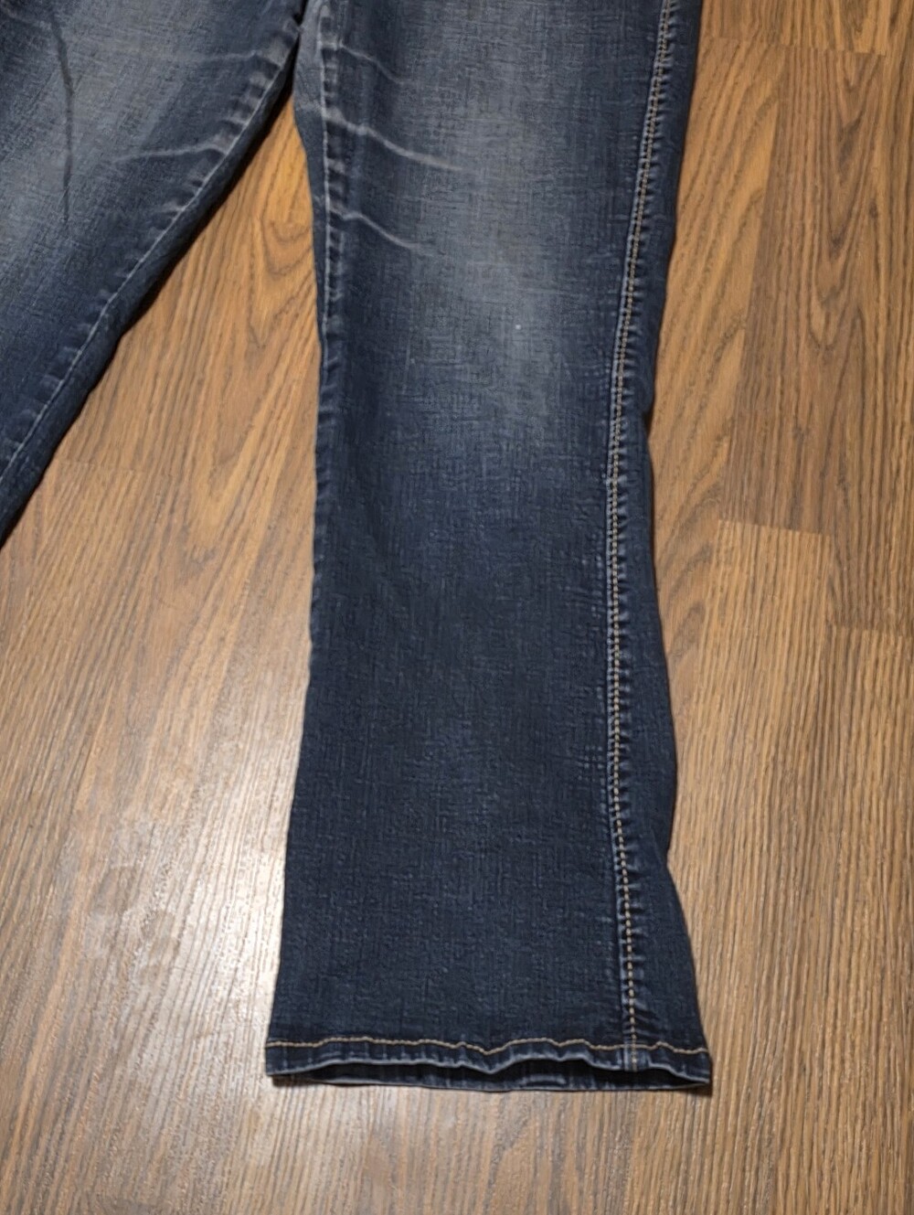Wrangler Aura Womens Size 10 Dark Wash Bootcut Jeans Embroidered Pocket Western - Picture 2 of 11